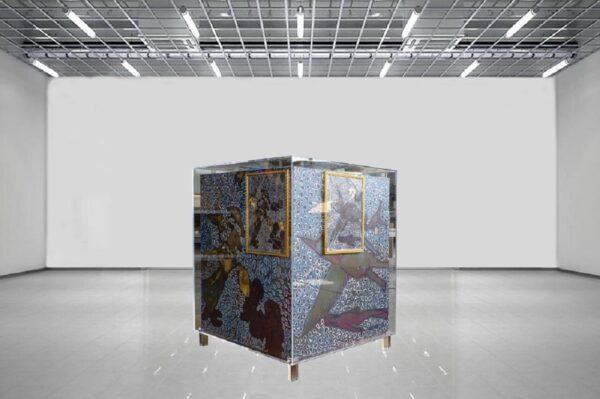 Raffaella Corcione Sandoval,  A.C. Vado di Pandora D.C., 2022, scultura in plexiglass e quadri in acrilico su tela, 94x94x105