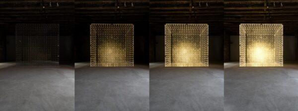 Vittorio Corsini, Esercizio 2, 2023, plexiglas e led / plexiglas and led light, cm 200x200x200. Variazione luminosa / Luminous variation. Ph. Silvio Salvador