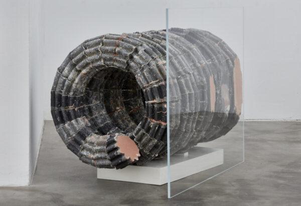 Jáchym Fleig, PREPARATION, 2022. Poliuretano, plexiglass, 150 x 130 x 140 cm, 150 kg