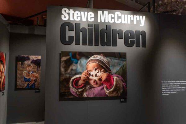 Steve McCurry -Children a Fermo