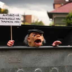 Videozoom:Romania, Minoranze Legali/Riti Urbani