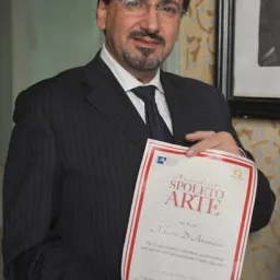 Museo Casa Natale di Gabriele D'Annunzio: al prof. Alberto D'Atanasio consegnato premio alla carriera da Vittorio Sgarbi, il prefetto D'Antuono e la soprintendente Arbace