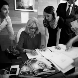 Le “Passioni” di Amanda Lear in mostra a Venezia per la “Milano Art Gallery”