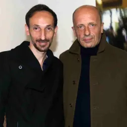 Il cantante napoletano Luca Maris presente con Alessandro Sallusti a un esclusivo evento culturale