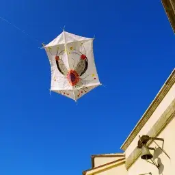 Anna Onesti - Paper Clouds / Paper Kites